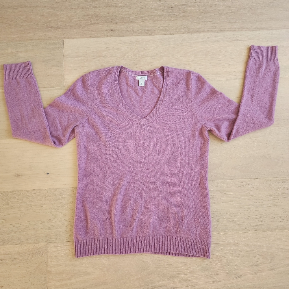L.L. Bean Womens' Classic V-Neck Cashmere Sweater in Mauve